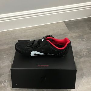 Brand new Peleton cycling shoes. Size 8 (39)